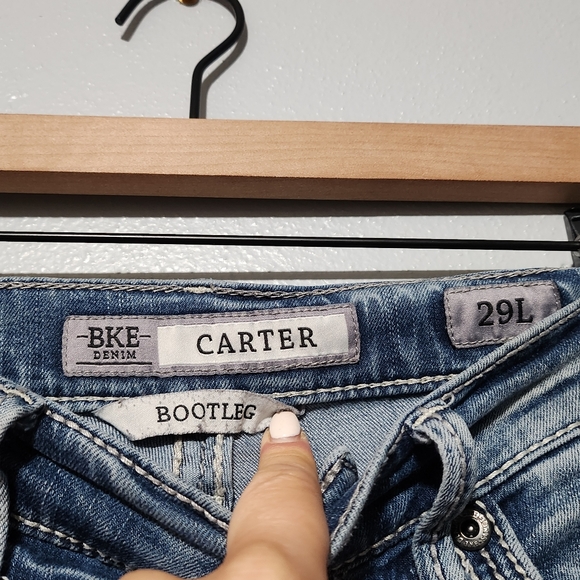 BKE CARTER Bootleg Jeans Womens Size 29 Long Medium Wash Embroidered Pockets - Picture 4 of 12